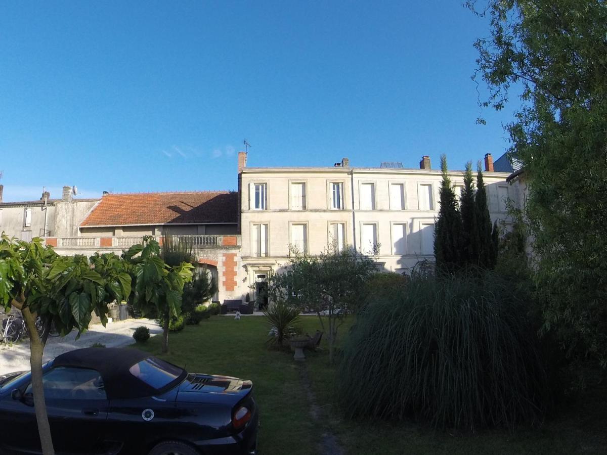 Chambres d'Hotes La Rive Mortagne-sur-Gironde Extérieur photo